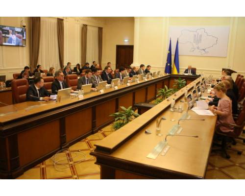 Уряд прийняв низку рішень, що мають убезпечити українців від COVID-19