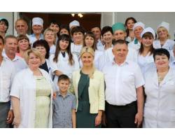 Юлія Світлична передала нове обладнання Люботинській міській лікарні